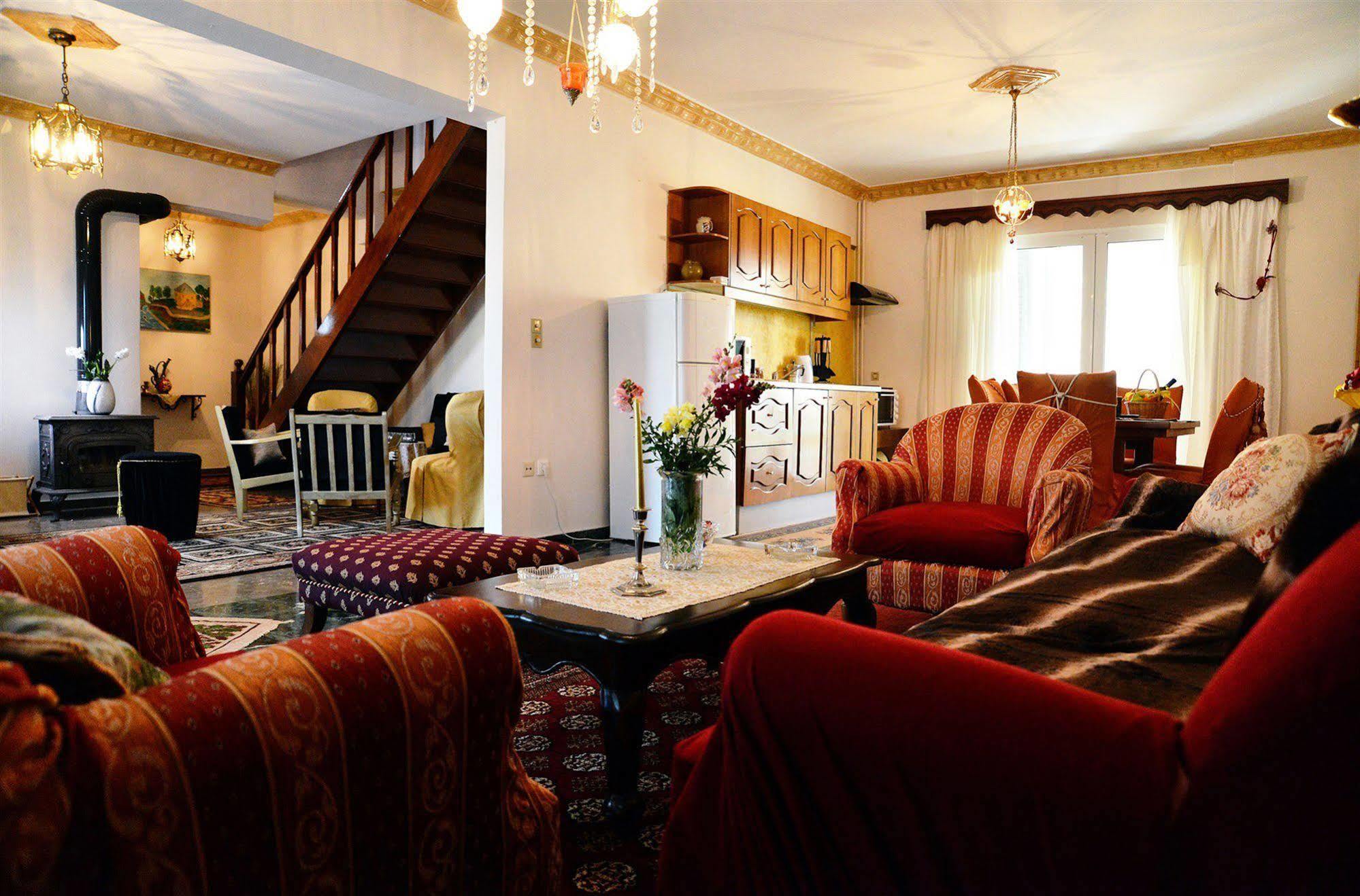 Noble Inn ลูตรากี ภายนอก รูปภาพ